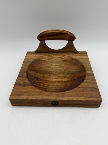 Mezzaluna cutting board - cutting,